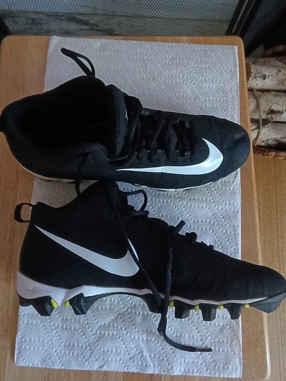 Nike Men's Alpha Menace Shark Mid Cut Molded Football Cleats Size 10.5 US